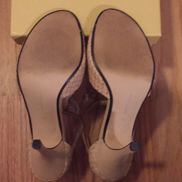 Max Studio Serita Sandal - Picture 6 of 8